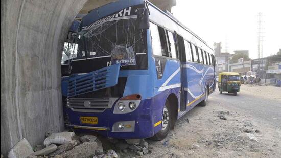 The private bus, which was ferrying 30 passengers, was headed towards Aarti Chowk in Ludhiana when the driver lost control over the vehicle. (Gurpreet Singh/HT)