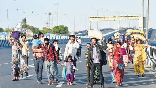 A group of migrant workers from Madhya Pradesh walk along NH-24 (near Nizamuddin Bridge) to Sarai Kale Khan Bus stand in New Delhi, amid the Covid-induced nationwide lockdown, on March 29, 2020. (Ajay Aggarwal/HT photo)