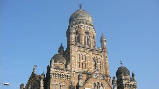 Wearing masks in public has been made mandatory by BMC after the spread of covid-19, since March 2020. (HT)