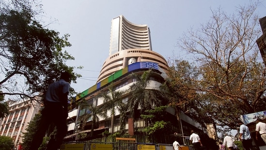 Markets end day in the red: Sensex sheds 304 points, Nifty above 17,220 Markets end day in the red: Sensex sheds 304 points, Nifty above 17,220