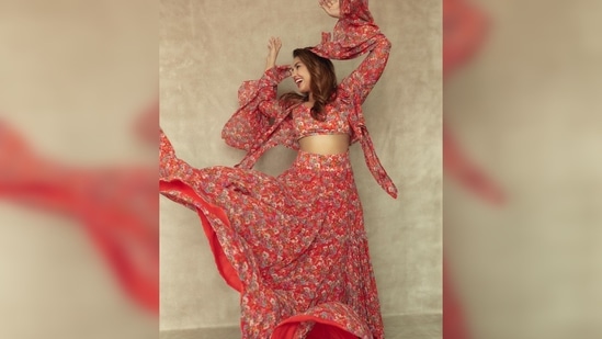 Huma Qureshi personifies ‘freedom’ as she smiles her heart out and puts her hand up in the air embracing life.&nbsp;(Instagram/@iamhumaq)