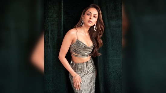 Rakul Preet struck some stunning photos for her Instagram family with a velvet green backdrop.(Instagram/@rakulpreet)