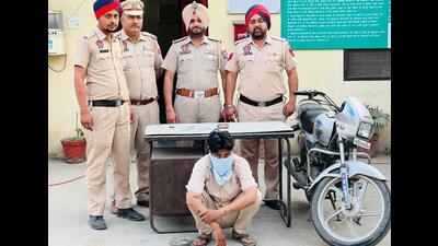 The ATM fraud accused in the custody of Jivan Nagar police post in Ludhiana on Thursday. (HT Photo) The ATM fraud accused in the custody of Jivan Nagar police post in Ludhiana on Thursday. (HT Photo)