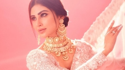 It was layered with a matching blush pink saree that too came with intricate floral metallic work all over. The ensemble is credited to luxury pret and bridal fashion label, Mishru. (Instagram/imouniroy ) It was layered with a matching blush pink saree that too came with intricate floral metallic work all over. The ensemble is credited to luxury pret and bridal fashion label, Mishru. (Instagram/imouniroy )