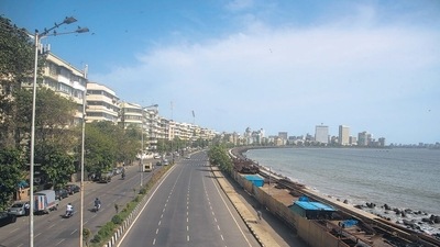 A deserted view of Marine Drive during lockdown in Mumbai in April 2020. (Pratik Chorge/HT photo) A deserted view of Marine Drive during lockdown in Mumbai in April 2020. (Pratik Chorge/HT photo)