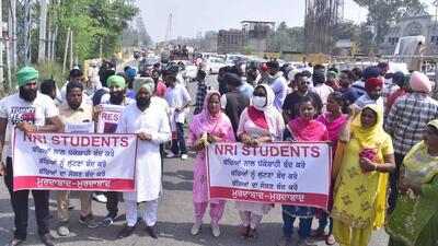 Relatives of NRI student of GADVASU block Ferozepur road after holding a protest dharna against authorities in Ludhiana on March 24, 2022. (Gurpreet Singh/HT)