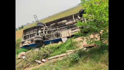 The Haryana Roadways bus which veered off the road on Chandigarh-Hisar highway. (HT Photo)