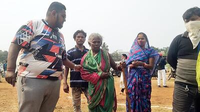 Bhubaneswar: An elderly woman going to cast her vote at polling booth no 336 under Jharpada school for the Odisha municipal elections on Thursday. (ANI) Bhubaneswar: An elderly woman going to cast her vote at polling booth no 336 under Jharpada school for the Odisha municipal elections on Thursday. (ANI)