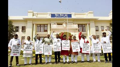 CPI-ML legislators demonstrate outside the Bihar Assembly on Thursday. (Santosh Kumar/HT Photo) CPI-ML legislators demonstrate outside the Bihar Assembly on Thursday. (Santosh Kumar/HT Photo)