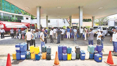 Sri Lankans gather at a fuel pump with empty containers to buy diesel in Colombo on Thursday. (AP) Sri Lankans gather at a fuel pump with empty containers to buy diesel in Colombo on Thursday. (AP)