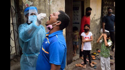During the first wave, the highest number of cases reported in Dharavi in a single day were 94, on May 3. However, by May 2020, the number of Covid cases in Dharavi had begun to decline, and in June, it had flattened the curve, during the first wave. (Satish Bate/HT Photo) During the first wave, the highest number of cases reported in Dharavi in a single day were 94, on May 3. However, by May 2020, the number of Covid cases in Dharavi had begun to decline, and in June, it had flattened the curve, during the first wave. (Satish Bate/HT Photo)