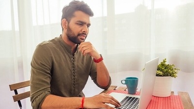 One of the most pressing concerns for freelancers can be the uncertainty of income and the lack of a safety net that comes with a salaried job in the form of benefits and insurance. This can make financial management slightly tricky.