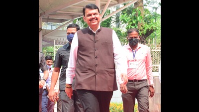 Devendra Fadnavis criticised Sena over the corruption in allotment of the contracts of the Covid-19 centres in Mumbai. (Anshuman Poyrekar/HT PHOTO) Devendra Fadnavis criticised Sena over the corruption in allotment of the contracts of the Covid-19 centres in Mumbai. (Anshuman Poyrekar/HT PHOTO)