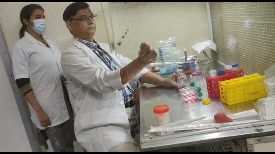 Duck plague vaccine developer Dr Satyabrata Dandapat at work in his laboratory (HT Photo)