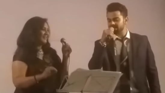 The image, taken from an old video, shows Virat Kohli singing Jo Wada Kiya Woh Nibhana Pad.(Screengrab)