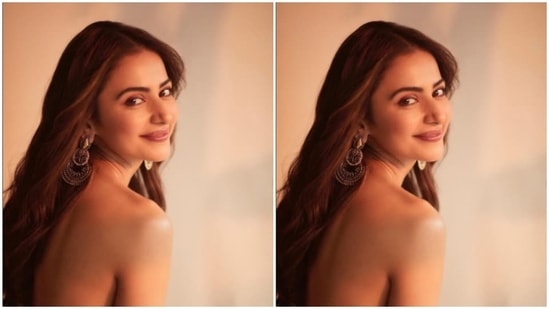 Rakul Preet Singh played muse to the fashion designer house Picchika and picked a pista pure silk saree for the pictures.(Instagram/@rakulpreet)