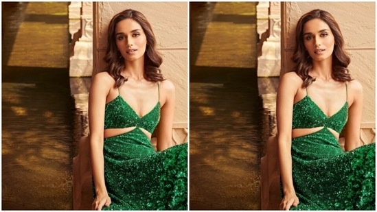 Manushi wore her short tresses open in wavy curls with a side part as she looked directly at the camera.(Instagram/@manushi_chhillar)