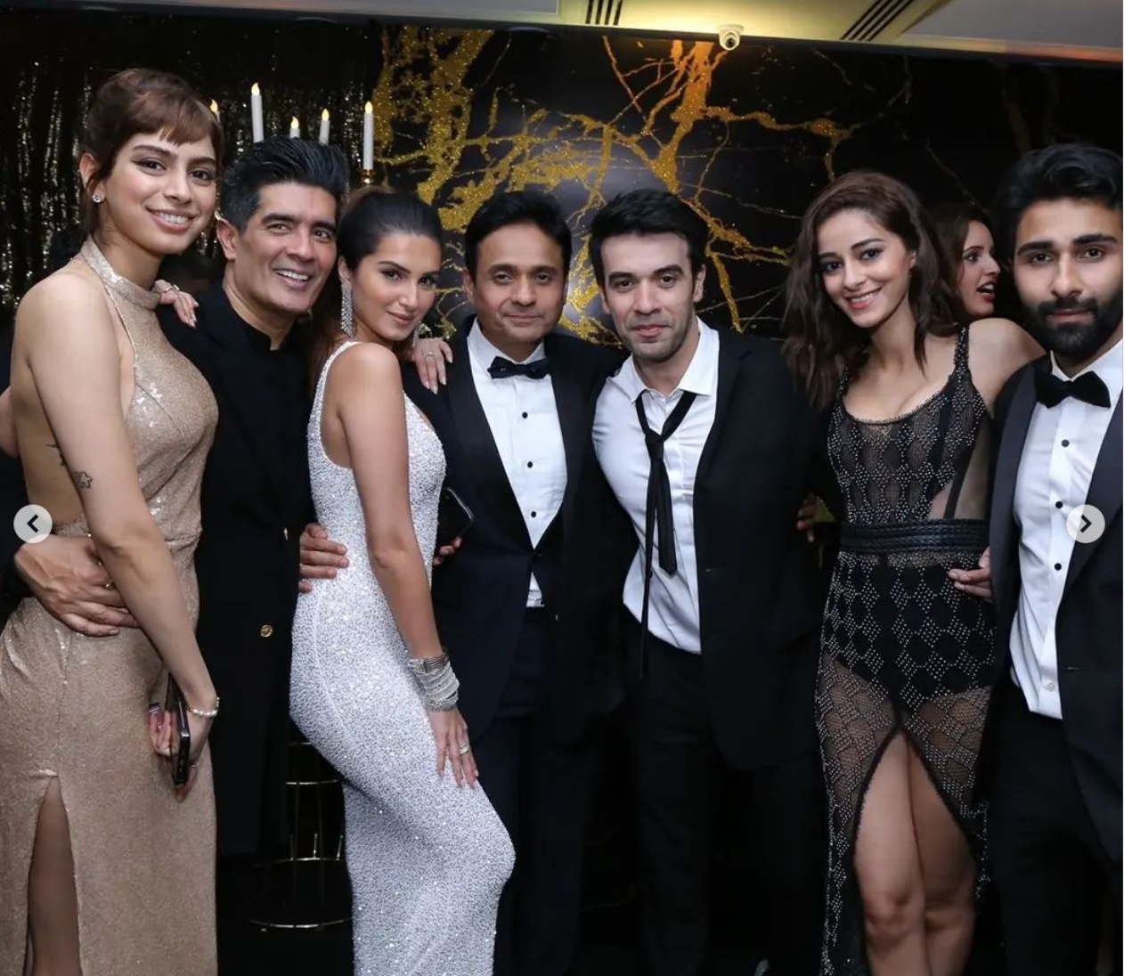 Khushi Kapoor with other guests at Apoorva Mehta's bash.