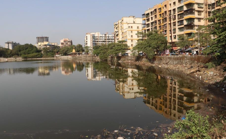 A lake conservationist on Thursday demanded the BBMP to dispose of the silt from the Gowdanapalya lake. (Image for Representation)(RISHIKESH CHOUDHARY/HT FILE PHOTO) A lake conservationist on Thursday demanded the BBMP to dispose of the silt from the Gowdanapalya lake. (Image for Representation)(RISHIKESH CHOUDHARY/HT FILE PHOTO)