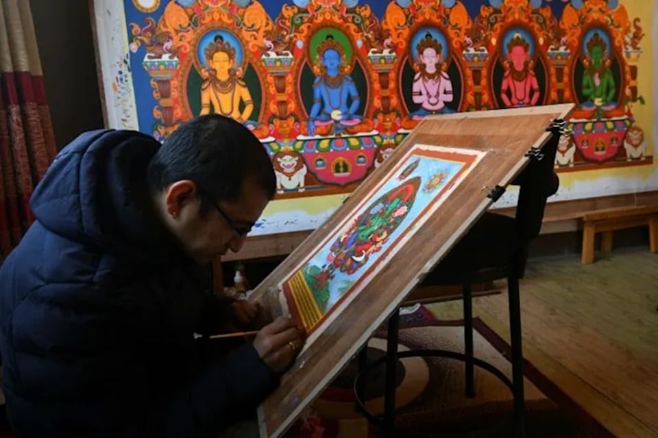 Before work began, he shaved off his hair and clipped his nails, while a Buddhist priest blessed his canvas and selected a day auspicious enough for the artist to commence his labours. ((AFP/PRAKASH MATHEMA)) Before work began, he shaved off his hair and clipped his nails, while a Buddhist priest blessed his canvas and selected a day auspicious enough for the artist to commence his labours. ((AFP/PRAKASH MATHEMA))