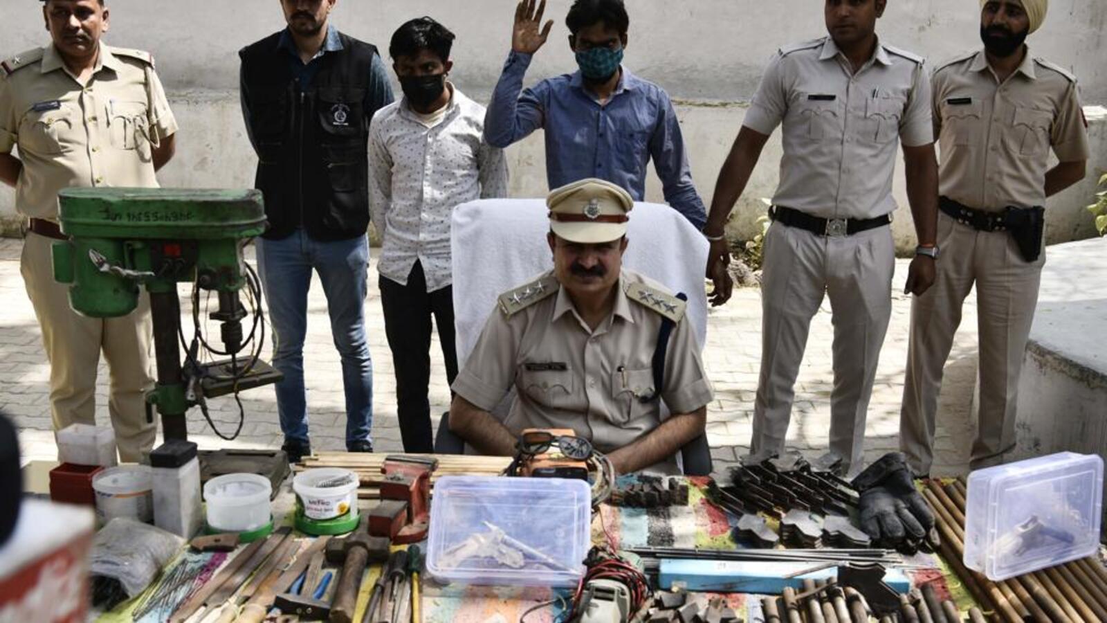 Man Running Weapons Arms Manufacturing Unit Arrested In Hathras ...