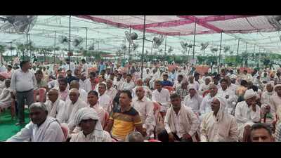 People attending the function organised by BJP leader Birender Singh in Jind on Friday. (HT Photo) People attending the function organised by BJP leader Birender Singh in Jind on Friday. (HT Photo)