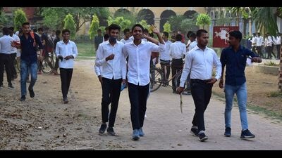 Students coming out after appearing in UP Board exams-2022 from a centre in Prayagraj on Friday. ((HT)) Students coming out after appearing in UP Board exams-2022 from a centre in Prayagraj on Friday. ((HT))