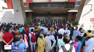 Patients waiting for the OPDs to open at PGIMER, Chandigarh, on Friday. After contractual staff showed up for work, the hospital opened registrations from 10 am to 12.30 pm. (Keshav Singh/HT) Patients waiting for the OPDs to open at PGIMER, Chandigarh, on Friday. After contractual staff showed up for work, the hospital opened registrations from 10 am to 12.30 pm. (Keshav Singh/HT)