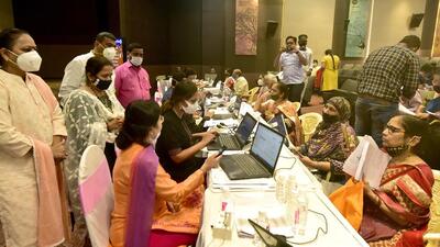 BMC officials help family members and relatives of people who lost their lives due to Covid-19 for submission and verification of documents in a drive to get financial aid of Rs. 50000/- initiated by state government (Anshuman Poyrekar/HT PHOTO)