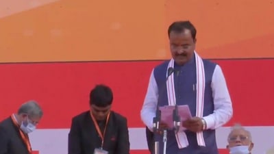Keshav Prasad Maurya takes oath as UP deputy CM (ANI)