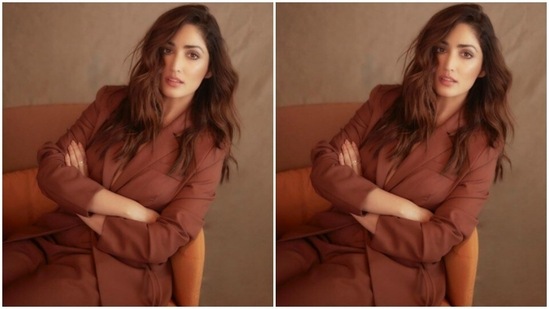 In wavy tresses, nude eyeshadow, black eyeliner, mascara-laden eyelashes, contoured cheeks and a shade of nude lipstick, Yami aced the look to perfection.(Instagram/@yamigautam)