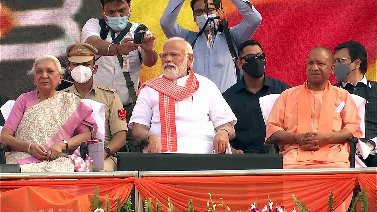 Prime Minister Narendra Modi with UP chief minister Yogi Adityanath and governor Anandiben Patel during the swearing-in ceremony in Lucknow. (ANI)