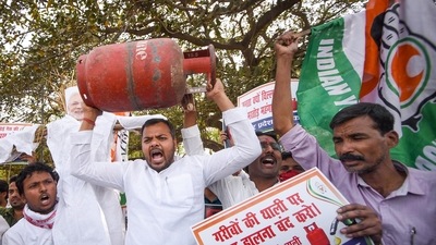 Bihar Youth Congress activists stage a protest over hike in petrol, diesel and LPG cylinder prices in Patna on Saturday, (PTI) Bihar Youth Congress activists stage a protest over hike in petrol, diesel and LPG cylinder prices in Patna on Saturday, (PTI)