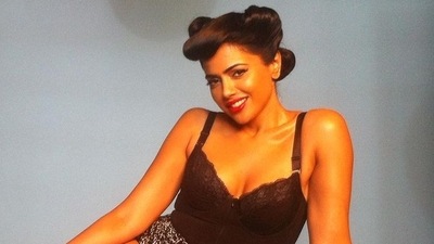 Sameera Reddy wants to recreate 10-year-old stunning shoot, speaks on self-love: 'Old pics inspire me to look forward'