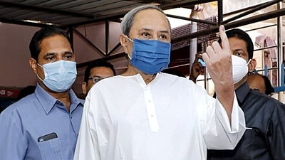 Odisha Chief Minister Naveen Patnaik shows his ink marked finger after casting his vote for the Urban Local Body (ULB) polls in Bhubaneswar.&nbsp; (ANI file)