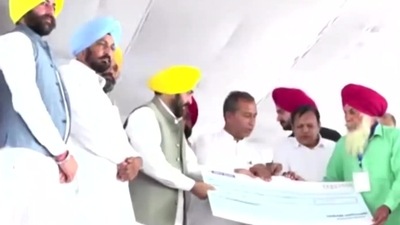 CM Bhagwant Mann hands over compensatory cheques to cotton farmers affected by pink bollworm attack in Mansa. (ANI) CM Bhagwant Mann hands over compensatory cheques to cotton farmers affected by pink bollworm attack in Mansa. (ANI)