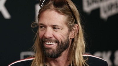 Taylor Hawkins, drummer of the popular rock band Foo Fighters, has died at the age of 50. Taylor Hawkins, drummer of the popular rock band Foo Fighters, has died at the age of 50.