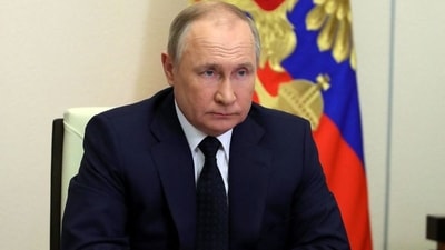 Ukraine minister claimed Putin gave an earful to Russian defence minister following which he got a heart attack.&nbsp; (via REUTERS)