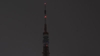 The landmark Tokyo Tower is seen with its lights off during Earth Hour in Tokyo, Japan, on March 26, 2022. (Photo by Charly TRIBALLEAU/AFP) 