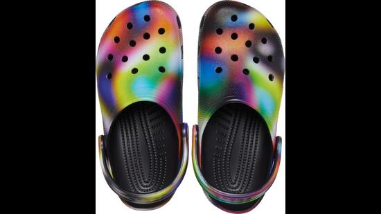 The digital graphics on the CLOGS by CROCS will add both colour and style to your look and personality The digital graphics on the CLOGS by CROCS will add both colour and style to your look and personality