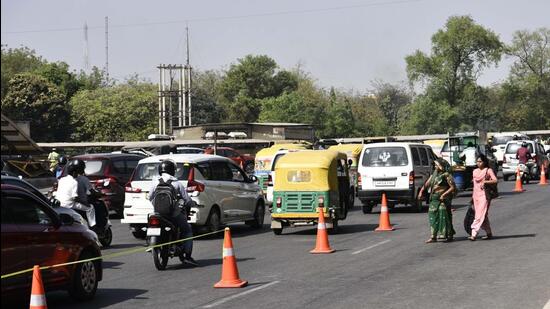 Traffic congestion at Rajiv Chowk in Gurugram on Saturday. (Vipin Kumar/HT photo) Traffic congestion at Rajiv Chowk in Gurugram on Saturday. (Vipin Kumar/HT photo)