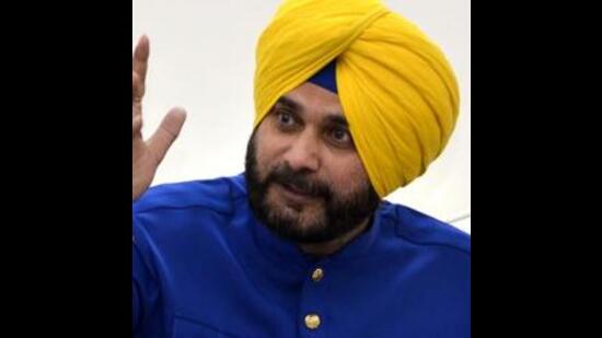 Navjot Singh Sidhu meets Congress leaders to reach consensus on leader of opposition post Navjot Singh Sidhu meets Congress leaders to reach consensus on leader of opposition post