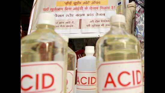 The Ludhiana DCP has also extended the ban on open sale of acid for two months and asked traders to renew their licenses timely to avoid action (HT FILE)