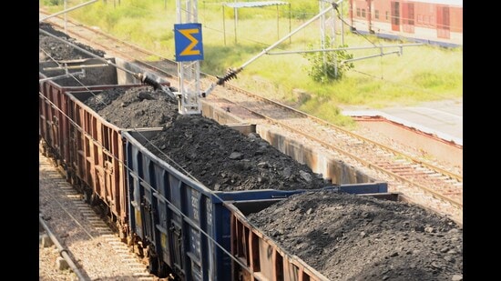 The Union power ministry also asked states and UTs to ensure adequate coal stocks and timely turnaround of the mineral’s supply (unloading from railway rakes. (HT Photo)