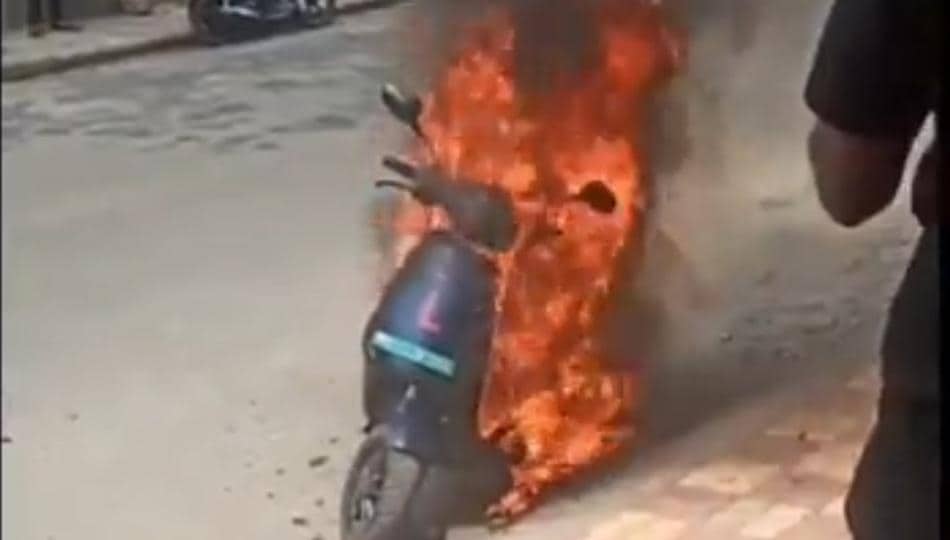 The recent incidents of electric two-wheelers catching fire prompted the Centre to form a panel to examine. (File photo. )