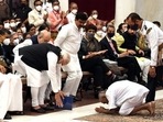Swami Sivananda received the Padma Shri award from President Ram Nath Kovind on Monday.(Twitter @mannkibaat) Swami Sivananda received the Padma Shri award from President Ram Nath Kovind on Monday.(Twitter @mannkibaat)