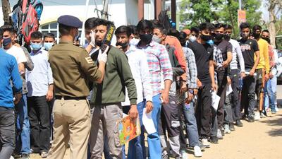 The police department had put in place elaborate arrangements to check cheating and other unfair means by candidates appearing in the constable recruitment exam in Himachal, the duration of which was one hour. (HT Photo)