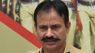 A senior retired police official requesting anonymity said that the PCMC chief who had earlier won the iron man competition has been regularly sending a strong image to the society through his portrayal of being disguised as a common man and rounding up criminals. (HT PHOTO)