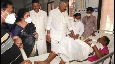 The chief minister announced an ex gratia of  ₹2 lakh to each of the kin of the deceased and another  ₹50,000 to each of the injured. (HT Photo)