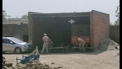 Police at Anaitpura village in Majitha where the clash between farmers and Gujjars took place. (HT Photo) Police at Anaitpura village in Majitha where the clash between farmers and Gujjars took place. (HT Photo)